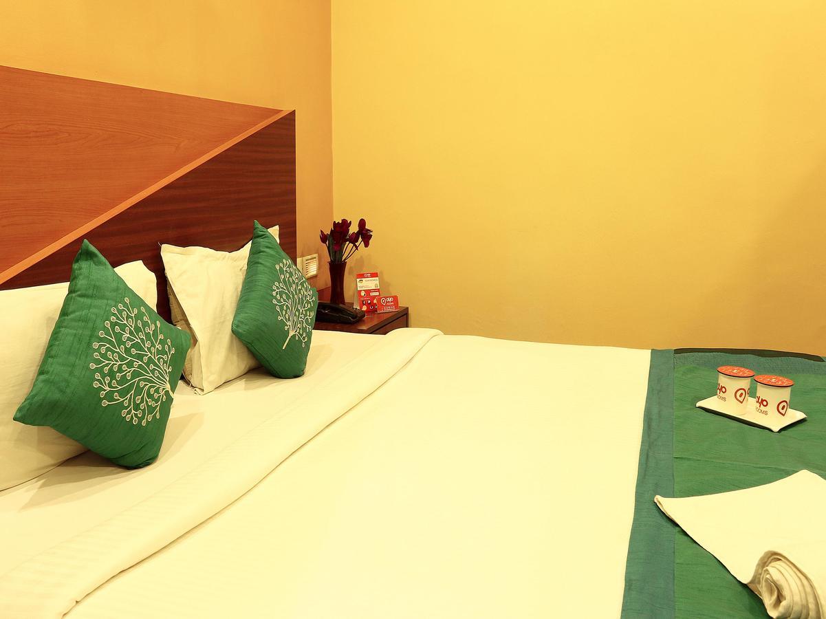 כלכותה Hotel Trimoorti מראה חיצוני תמונה