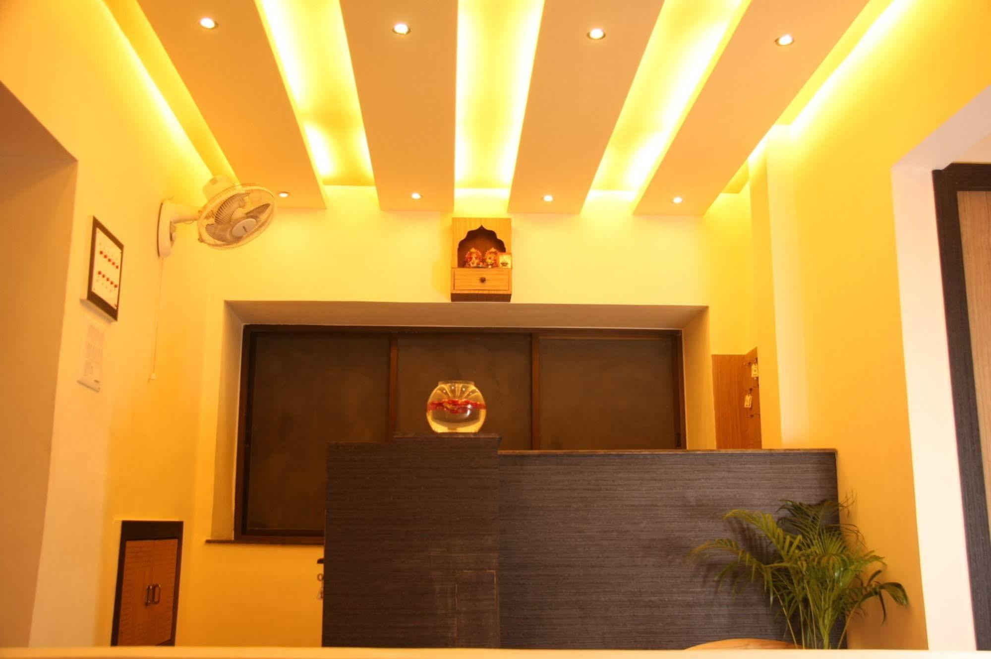 כלכותה Hotel Trimoorti מראה חיצוני תמונה