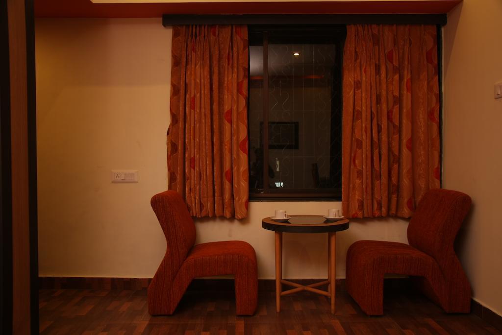 כלכותה Hotel Trimoorti חדר תמונה